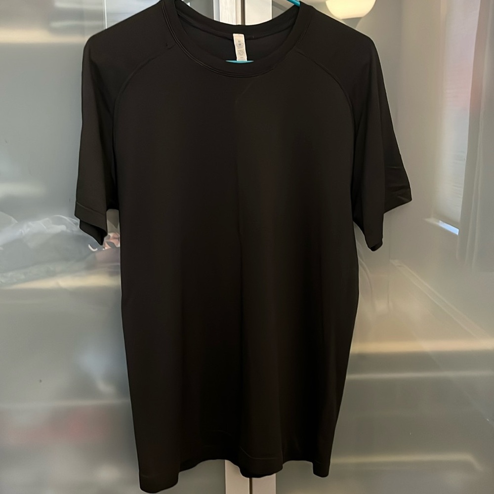 Men’s lululemon t shirt. Size medium